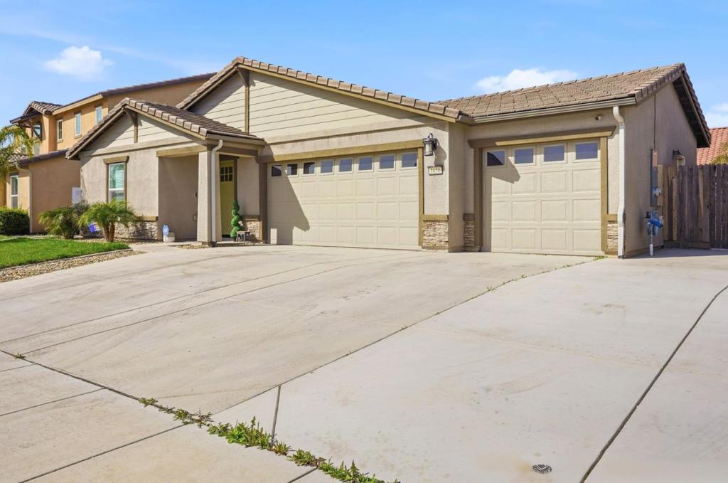 1656 Thistle Ln, Los Banos, CA 93635
