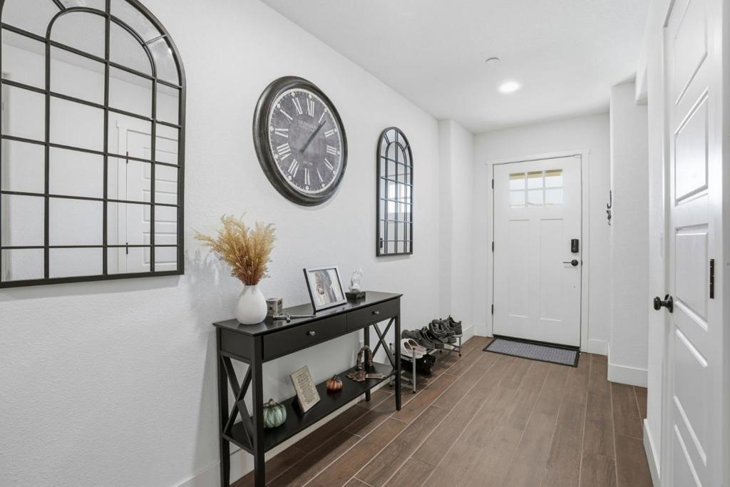 1656 Thistle Ln, Los Banos, CA 93635