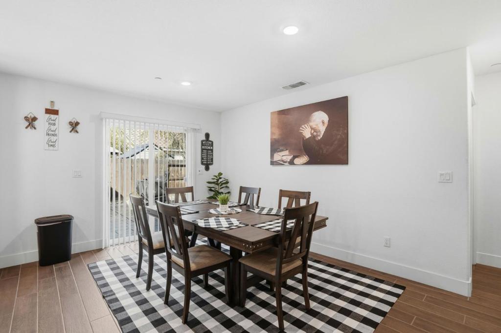 1656 Thistle Ln, Los Banos, CA 93635