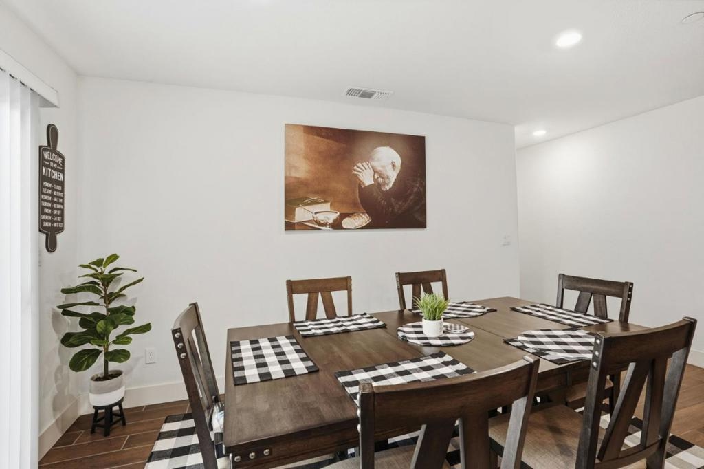 1656 Thistle Ln, Los Banos, CA 93635