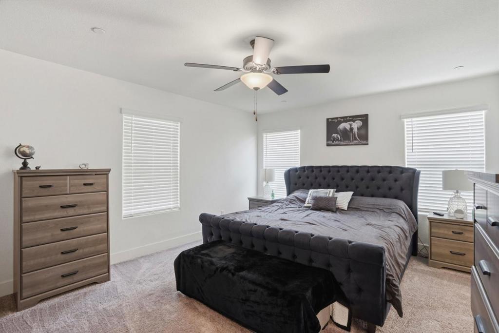 1656 Thistle Ln, Los Banos, CA 93635