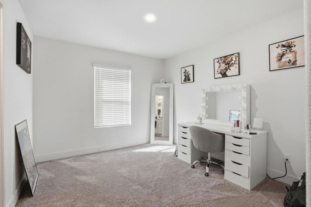 1656 Thistle Ln, Los Banos, CA 93635