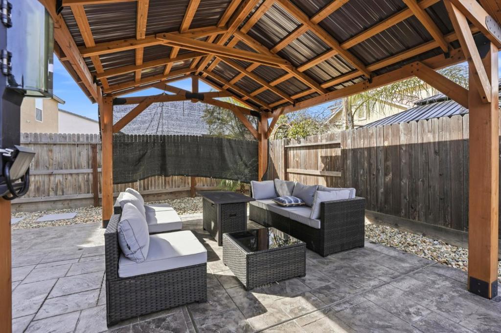 1656 Thistle Ln, Los Banos, CA 93635