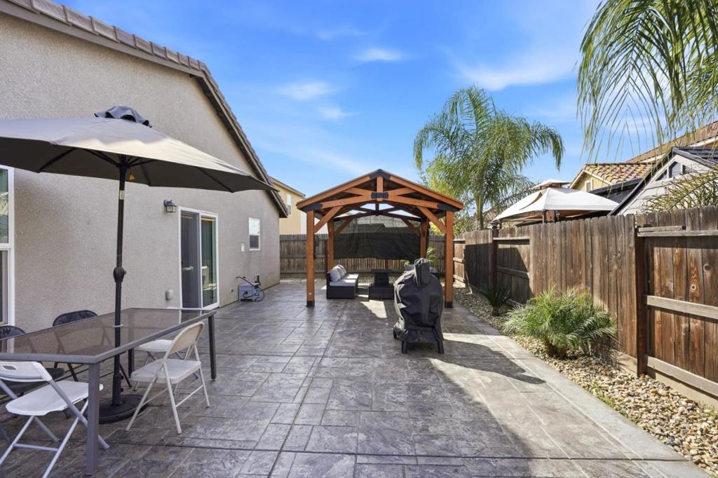 1656 Thistle Ln, Los Banos, CA 93635