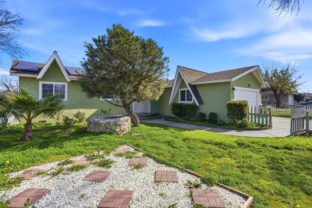 154 N Santa Rosa St, Los Banos, CA 93635