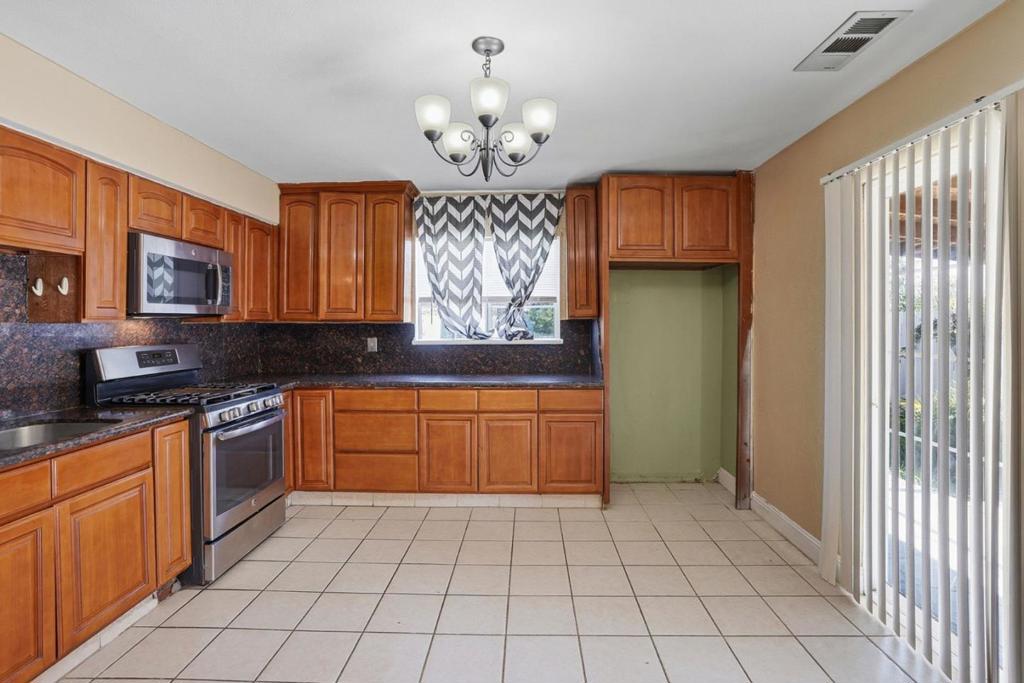 154 N Santa Rosa St, Los Banos, CA 93635