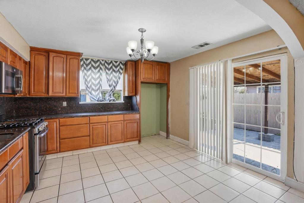 154 N Santa Rosa St, Los Banos, CA 93635