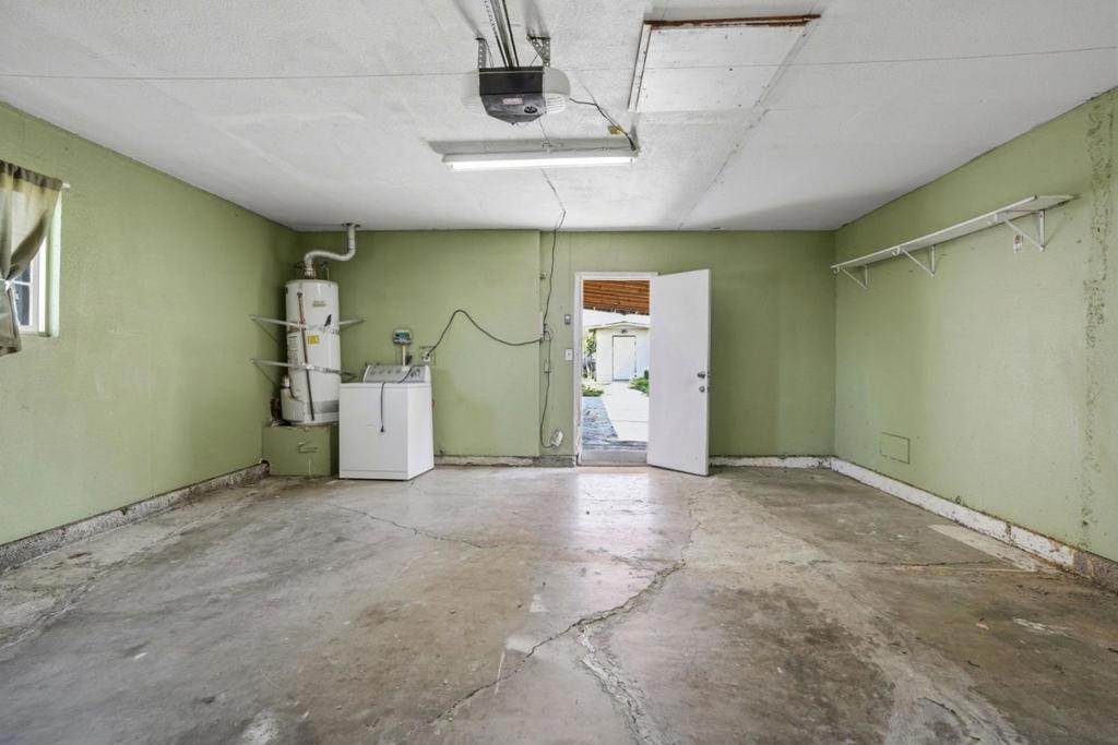 154 N Santa Rosa St, Los Banos, CA 93635