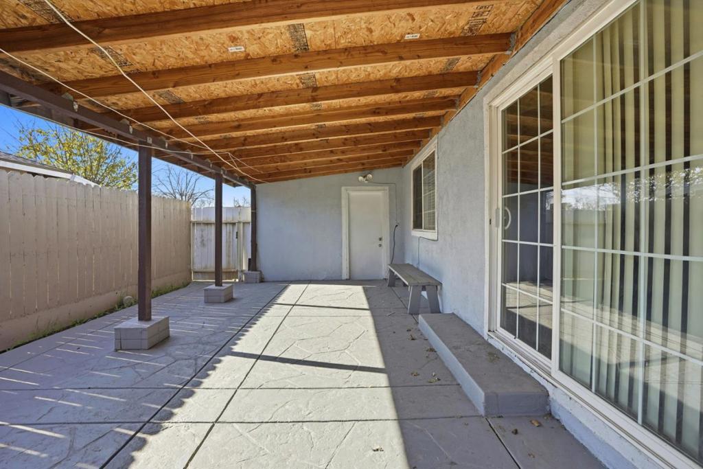154 N Santa Rosa St, Los Banos, CA 93635