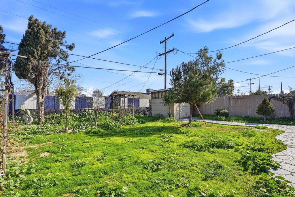 154 N Santa Rosa St, Los Banos, CA 93635