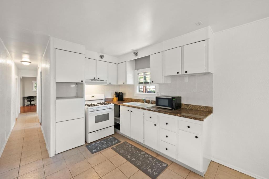 6726 Lakeshore Blvd, Lucerne, CA 95458