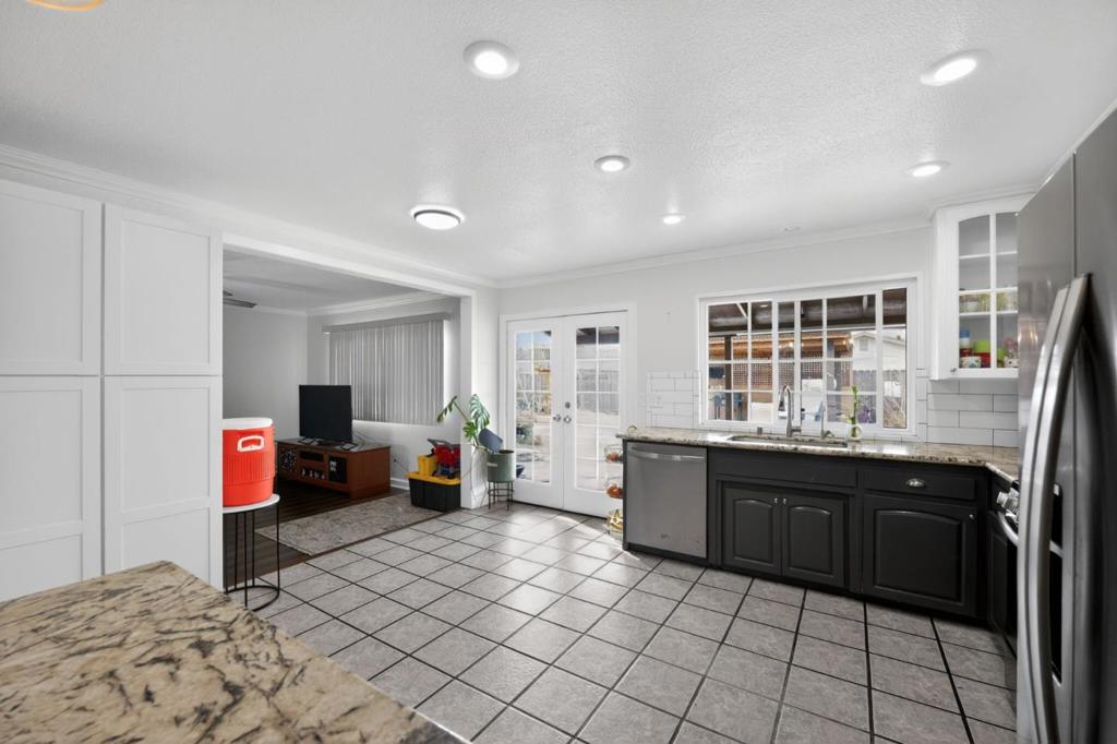 865 Locust Ave, Manteca, CA 95337