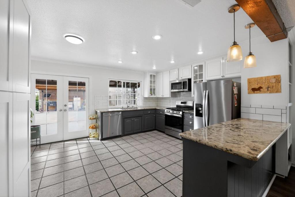 865 Locust Ave, Manteca, CA 95337