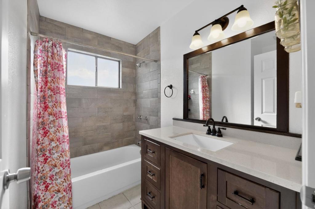 865 Locust Ave, Manteca, CA 95337