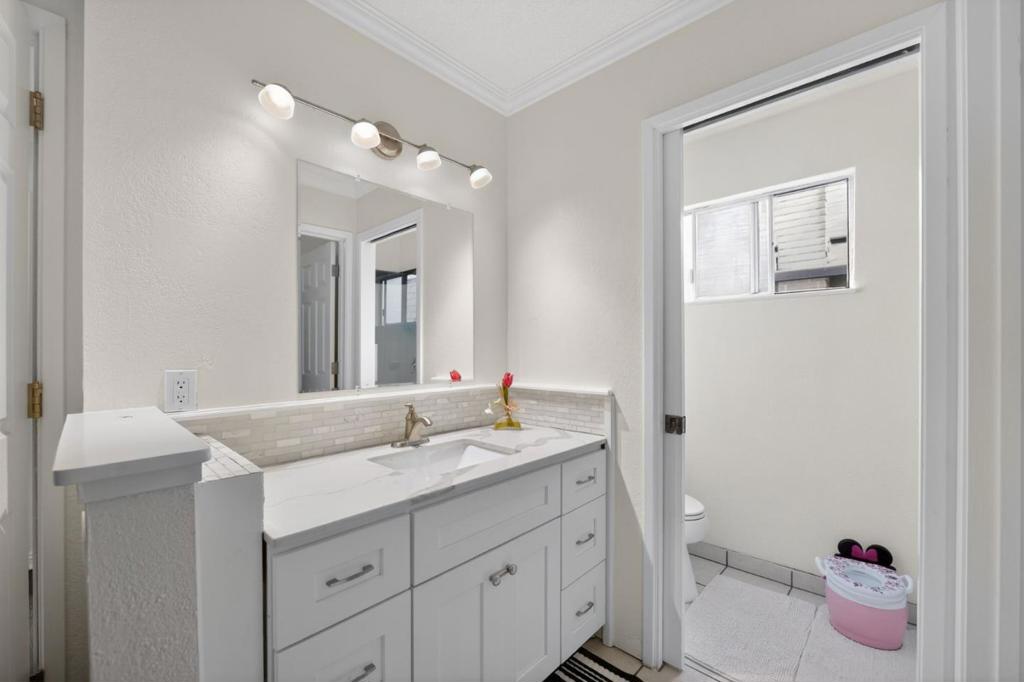 865 Locust Ave, Manteca, CA 95337