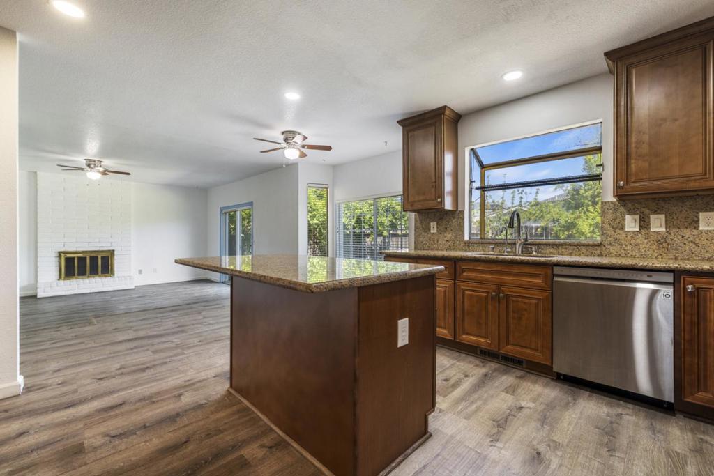 800 Treasure Ln, Manteca, CA 95337