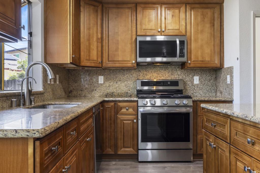 800 Treasure Ln, Manteca, CA 95337