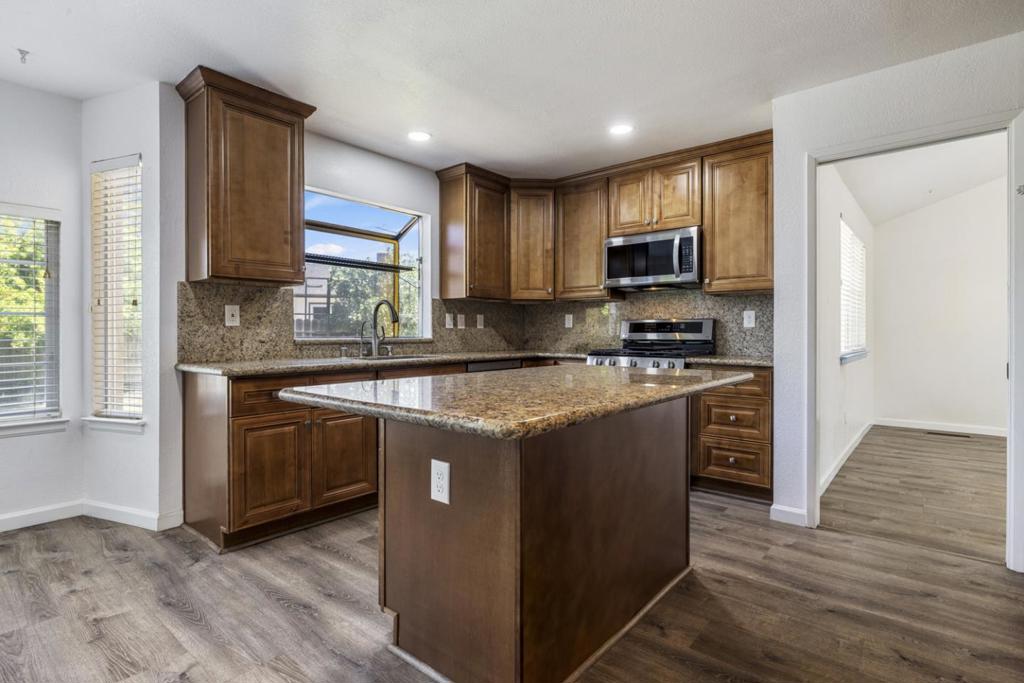 800 Treasure Ln, Manteca, CA 95337