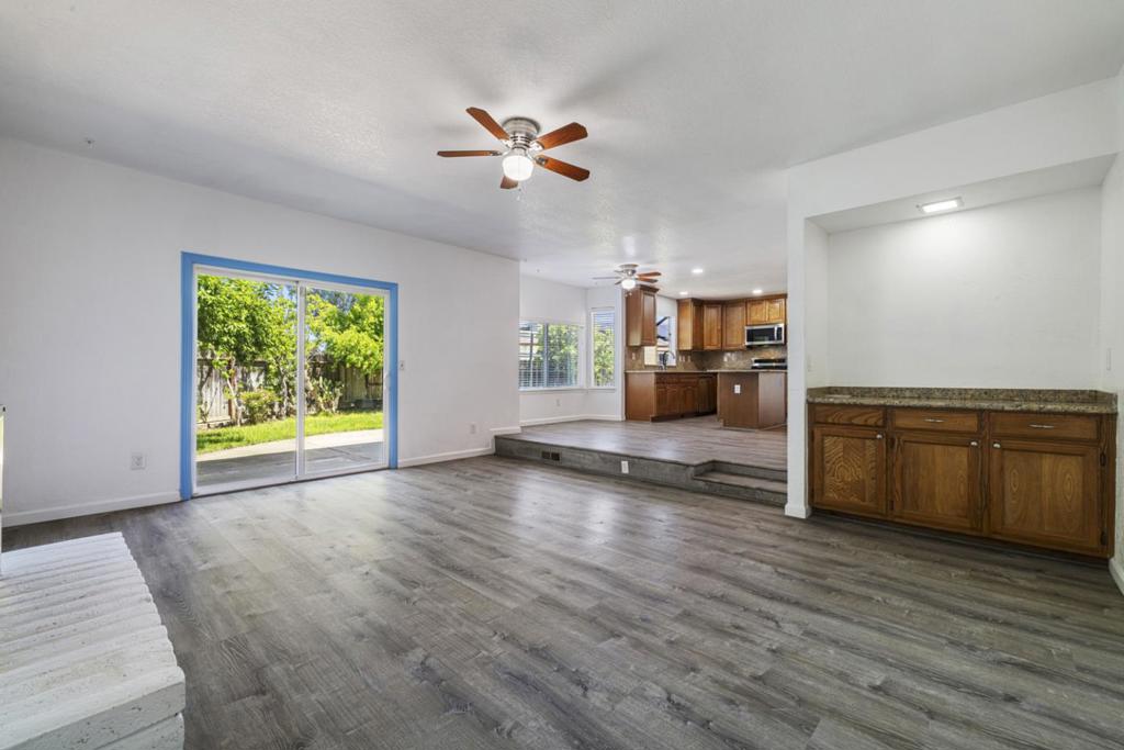 800 Treasure Ln, Manteca, CA 95337