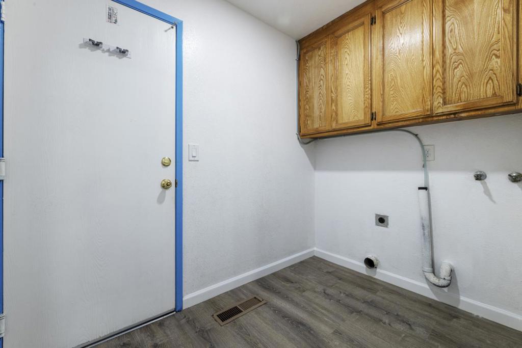 800 Treasure Ln, Manteca, CA 95337