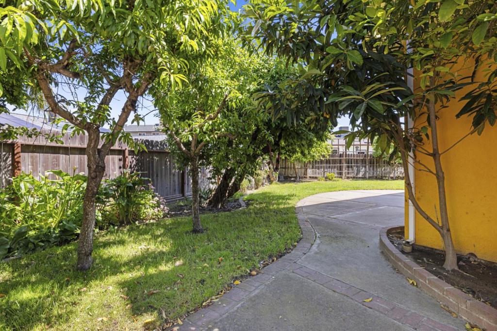 800 Treasure Ln, Manteca, CA 95337