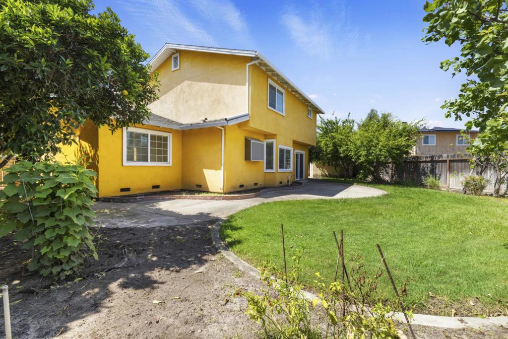 800 Treasure Ln, Manteca, CA 95337