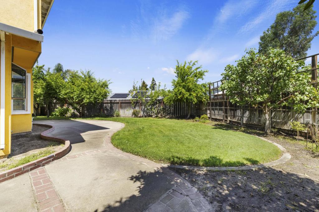 800 Treasure Ln, Manteca, CA 95337