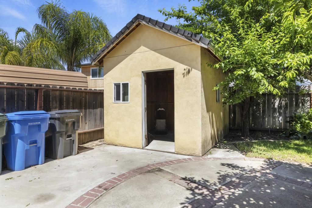 800 Treasure Ln, Manteca, CA 95337