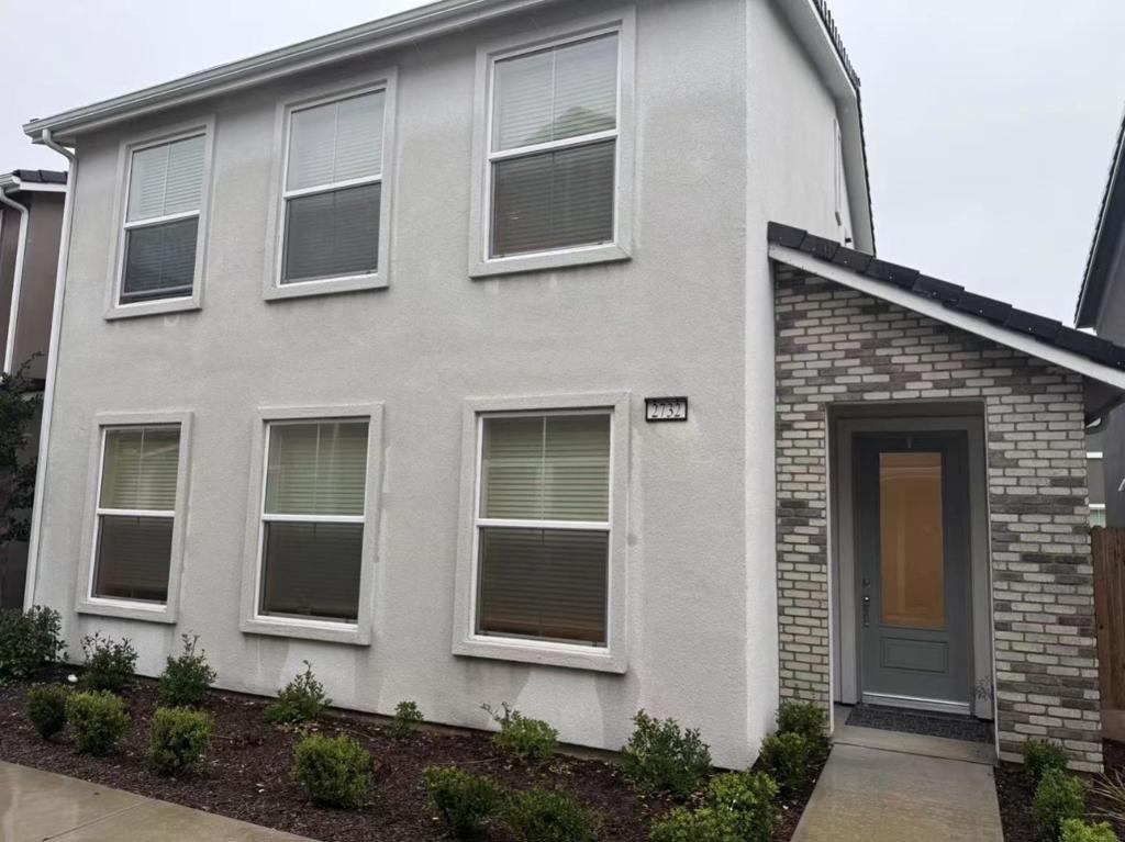 2732 E Teaberry Dr, Fresno, CA 93730