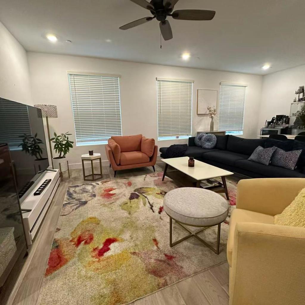 2732 E Teaberry Dr, Fresno, CA 93730