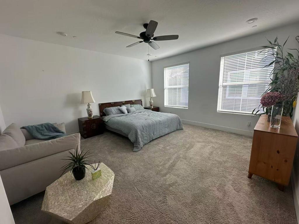 2732 E Teaberry Dr, Fresno, CA 93730