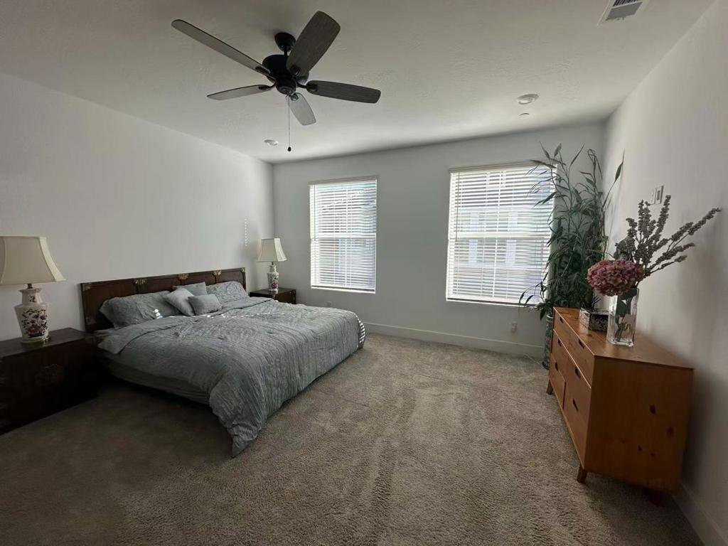 2732 E Teaberry Dr, Fresno, CA 93730