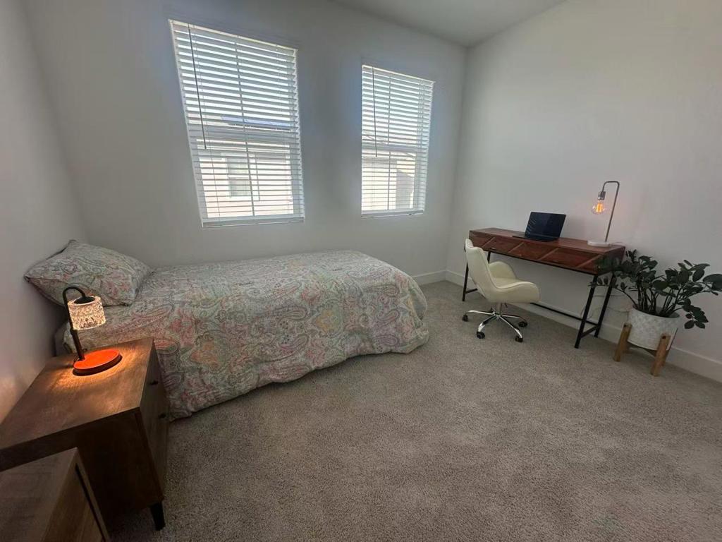 2732 E Teaberry Dr, Fresno, CA 93730