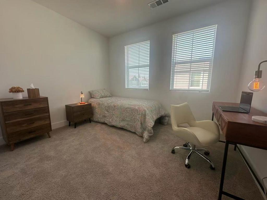 2732 E Teaberry Dr, Fresno, CA 93730