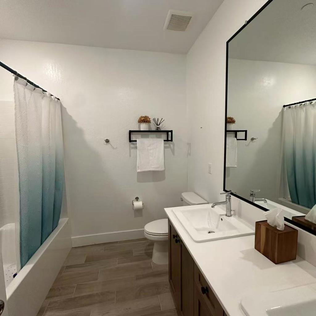 2732 E Teaberry Dr, Fresno, CA 93730