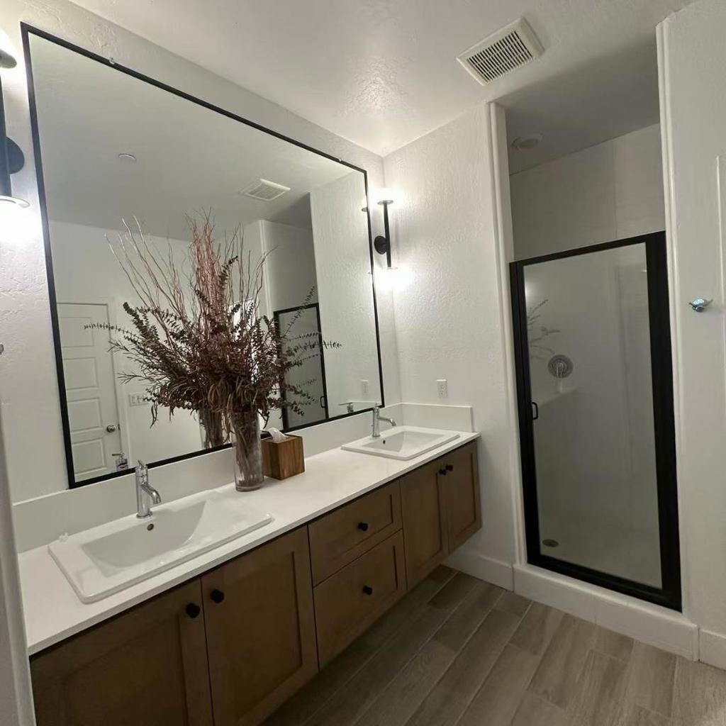 2732 E Teaberry Dr, Fresno, CA 93730