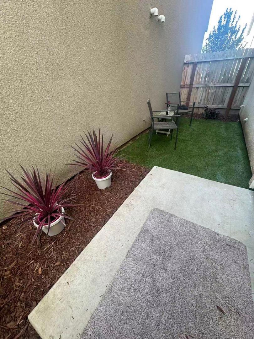 2732 E Teaberry Dr, Fresno, CA 93730