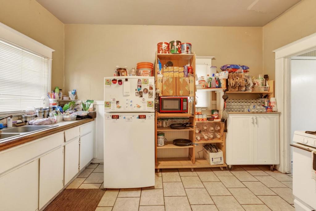 408 J St, Modesto, CA 95351