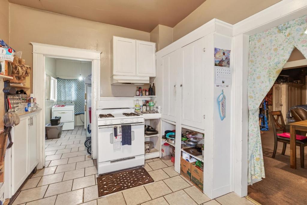 408 J St, Modesto, CA 95351