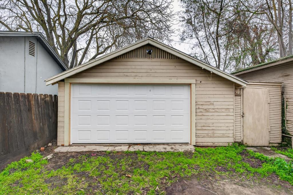 408 J St, Modesto, CA 95351