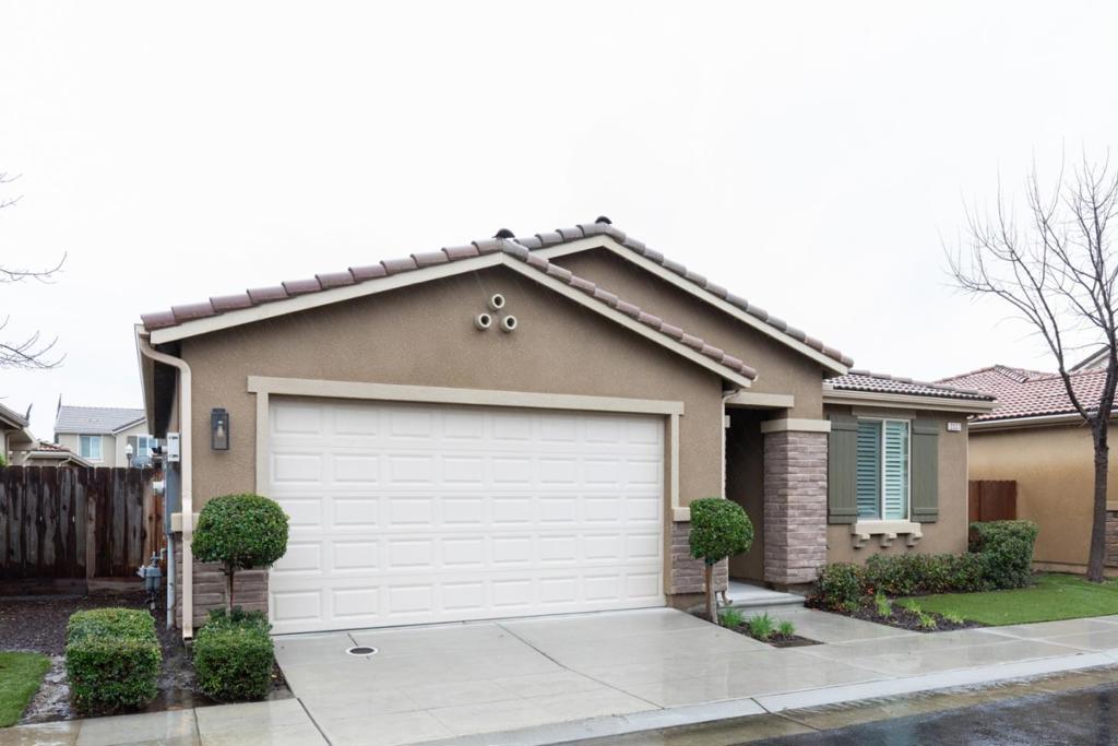 2037 E Christensen Dr, Fresno, CA 93730