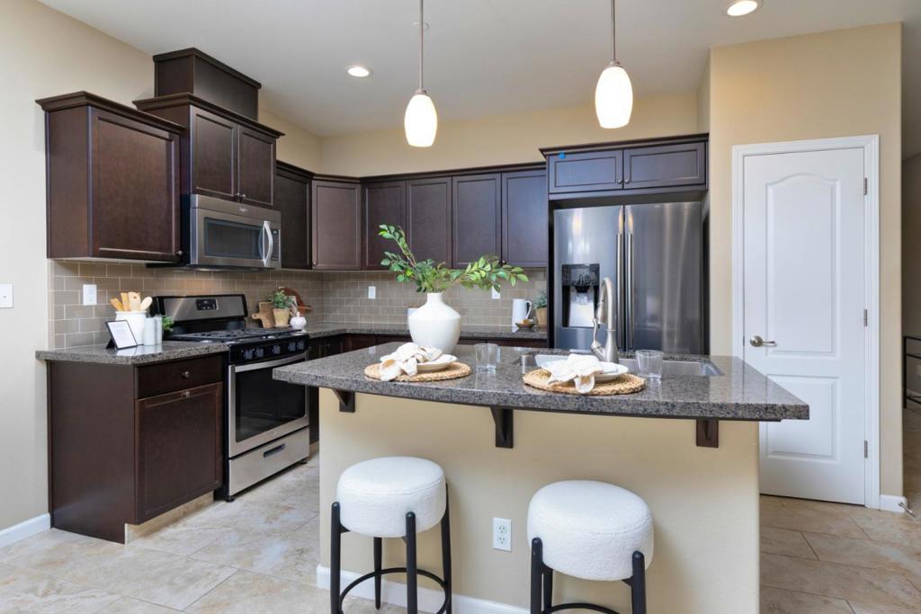 2037 E Christensen Dr, Fresno, CA 93730