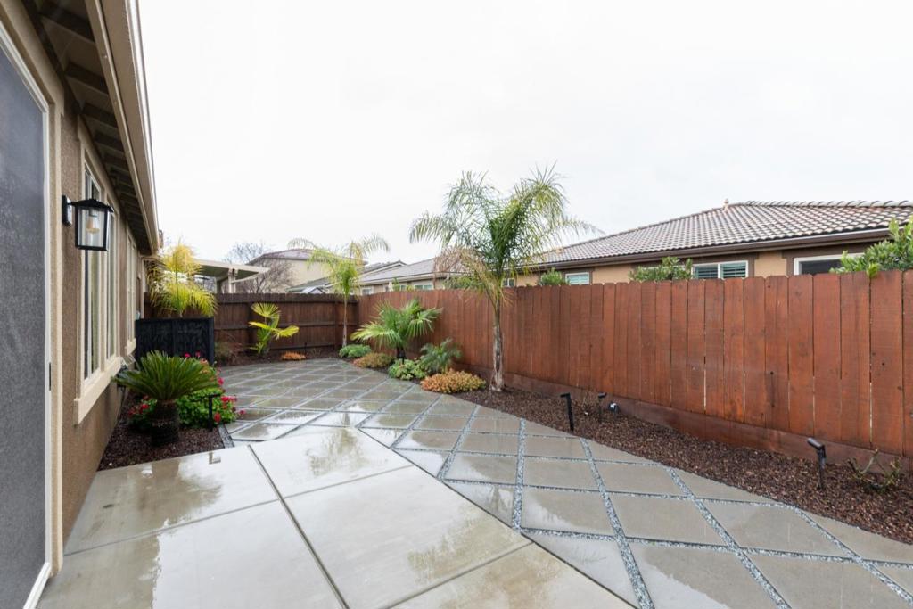 2037 E Christensen Dr, Fresno, CA 93730