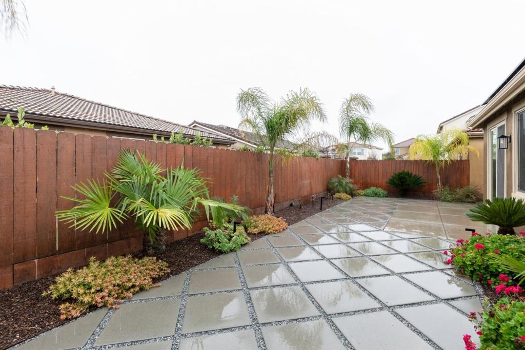 2037 E Christensen Dr, Fresno, CA 93730