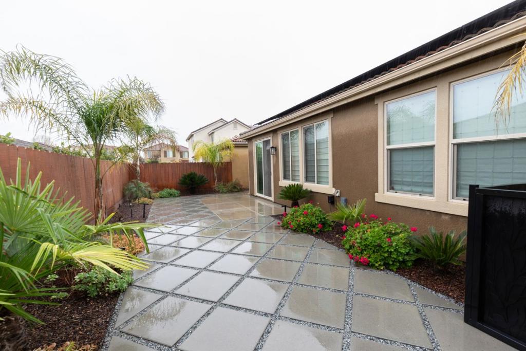 2037 E Christensen Dr, Fresno, CA 93730