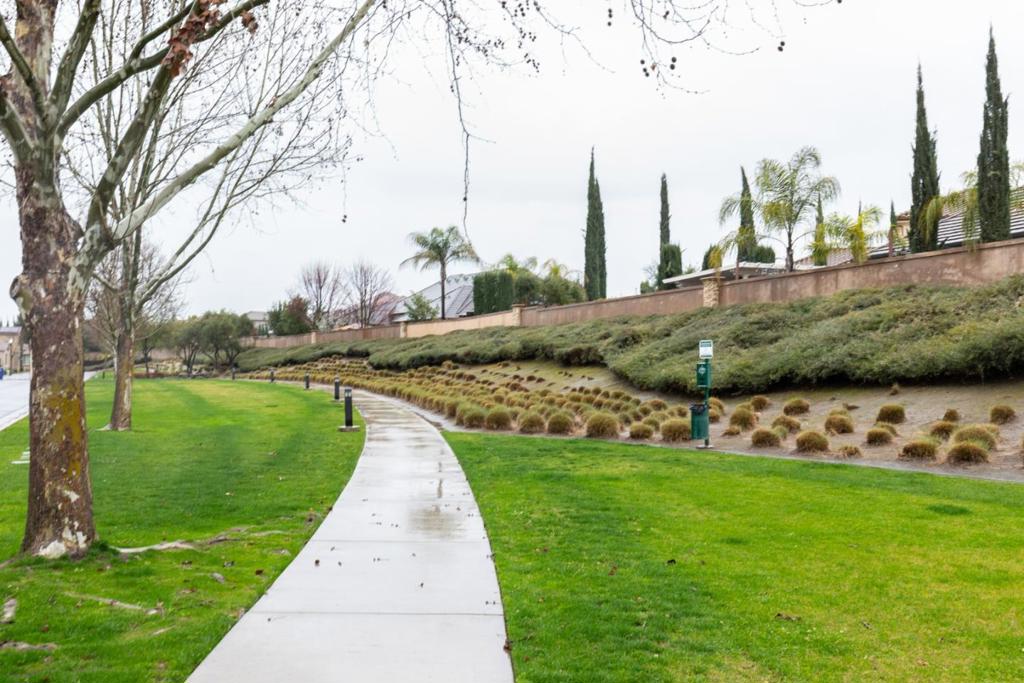 2037 E Christensen Dr, Fresno, CA 93730