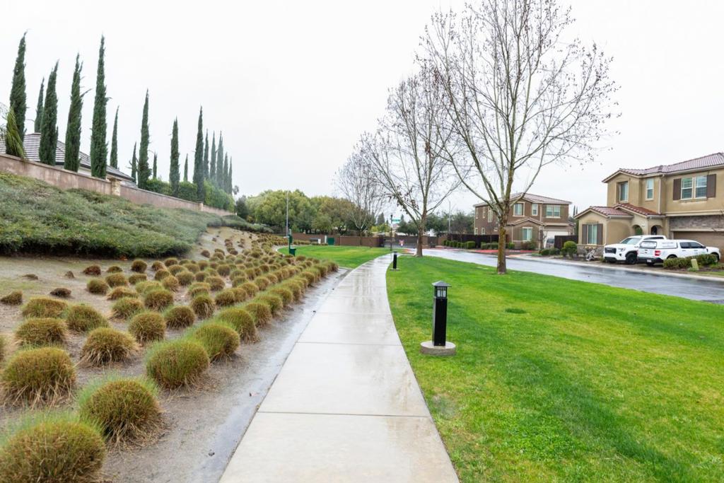 2037 E Christensen Dr, Fresno, CA 93730