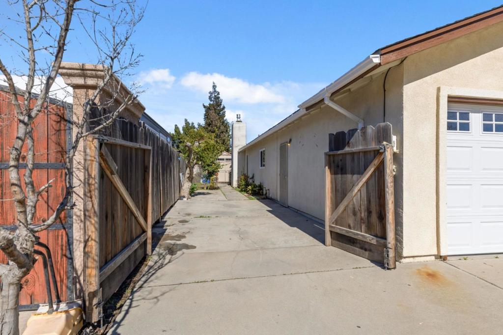 2409 Lavon Ln, Ceres, CA 95307