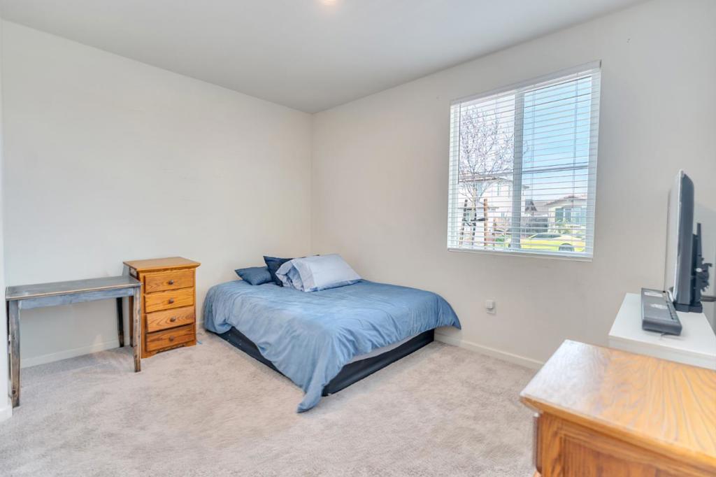 341 Manchester Dr, Los Banos, CA 93635