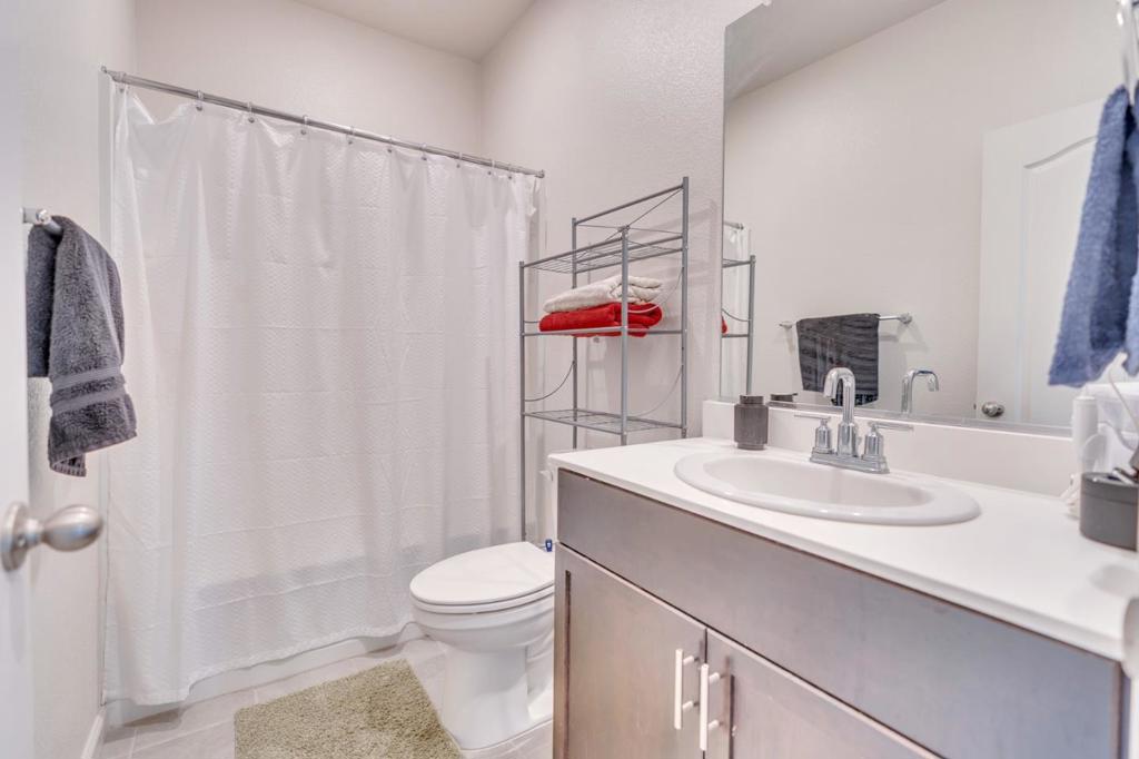 341 Manchester Dr, Los Banos, CA 93635